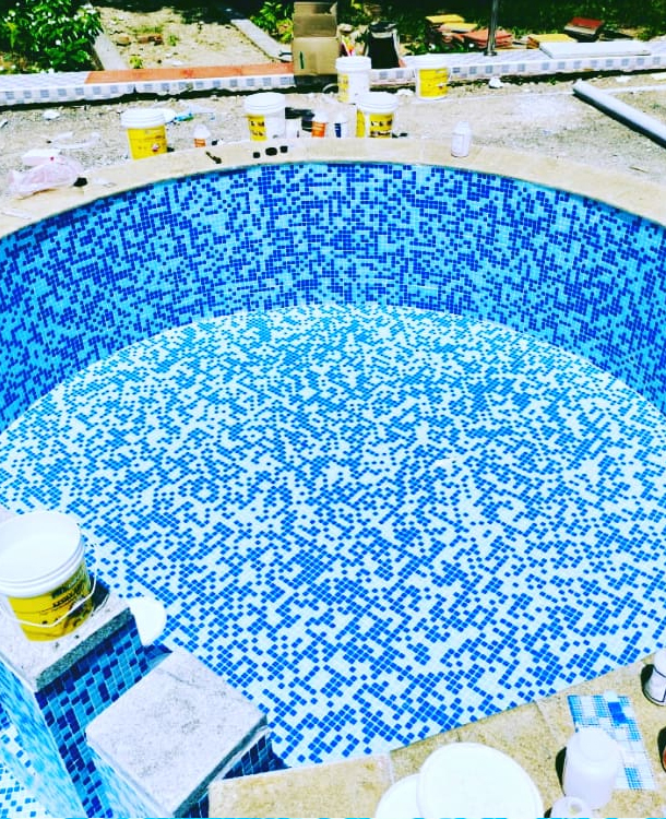 Luxury swimming pool with modern design by KPR Builders